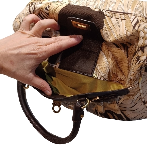 AUTH! SALVATORE FERRAGAMO Batik canvas print shoulder bag - Picture 10 of 13